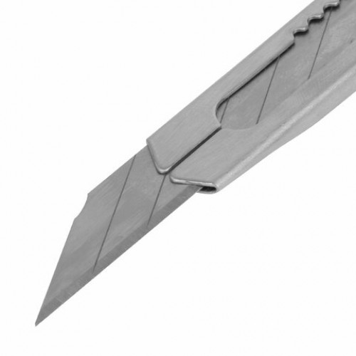 Нож канцелярский 9 мм BRAUBERG Extra 30, металлический, лезвие 30°, автофиксатор, подвес, 237084