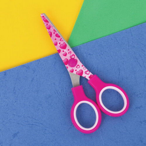 Ножницы BRAUBERG Kid Series, 130 мм, малиновые, с цветной печатью Сердечки, закругленные, 232275
