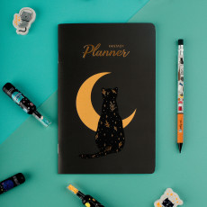 Планер недатированный, 32л., 135*210мм, на скобе MESHU Black cat, матовая ламинация, золотая. фольга